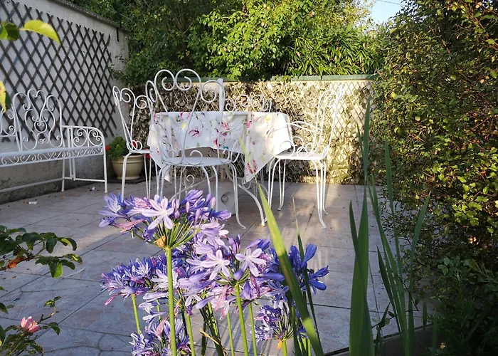 La Roseliere Maison Plain Pied Confortable Belle Decoration Jardin Magnifique 10 Mn A Pied Centre Ville Bayeux Proche Plages Du Debarquement