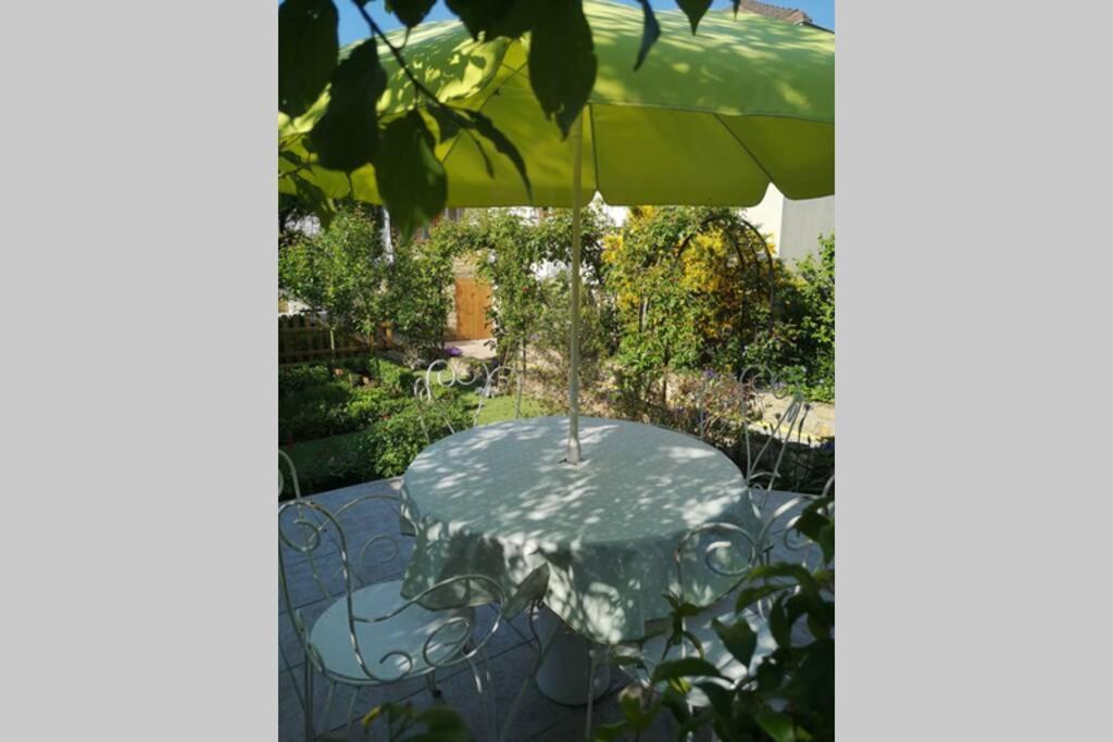 Maison Bayeux: Charming Garden Retreat Near Centre