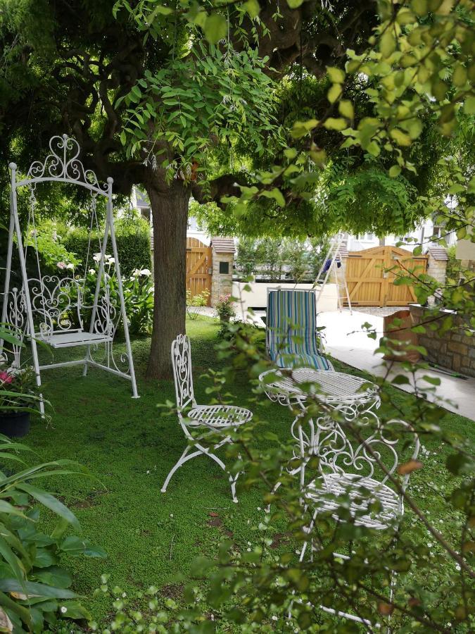 Maison Bayeux: Charming Garden Retreat Near Centre Holiday home