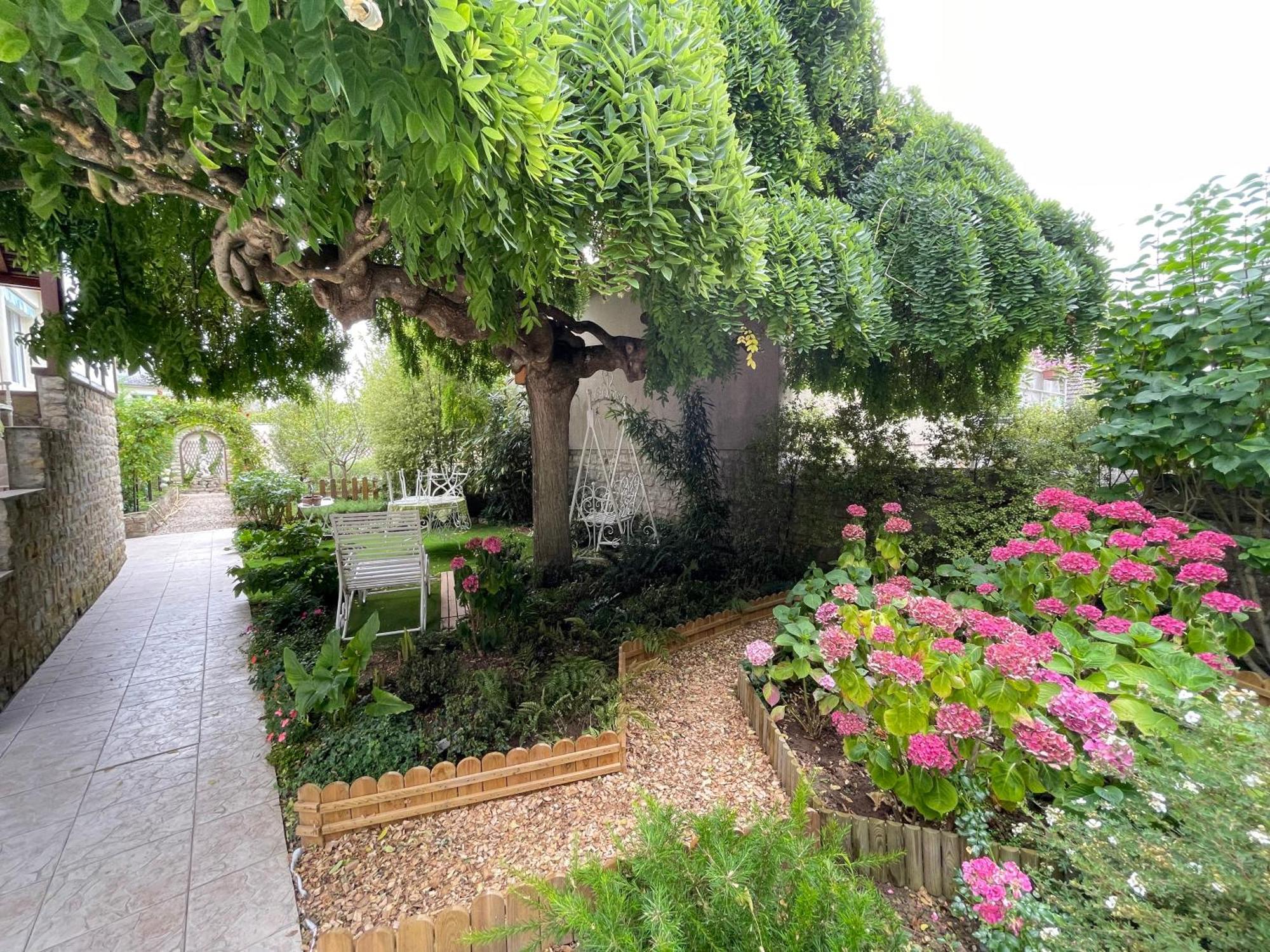 Holiday home Maison Bayeux: Charming Garden Retreat Near Centre Bayeux