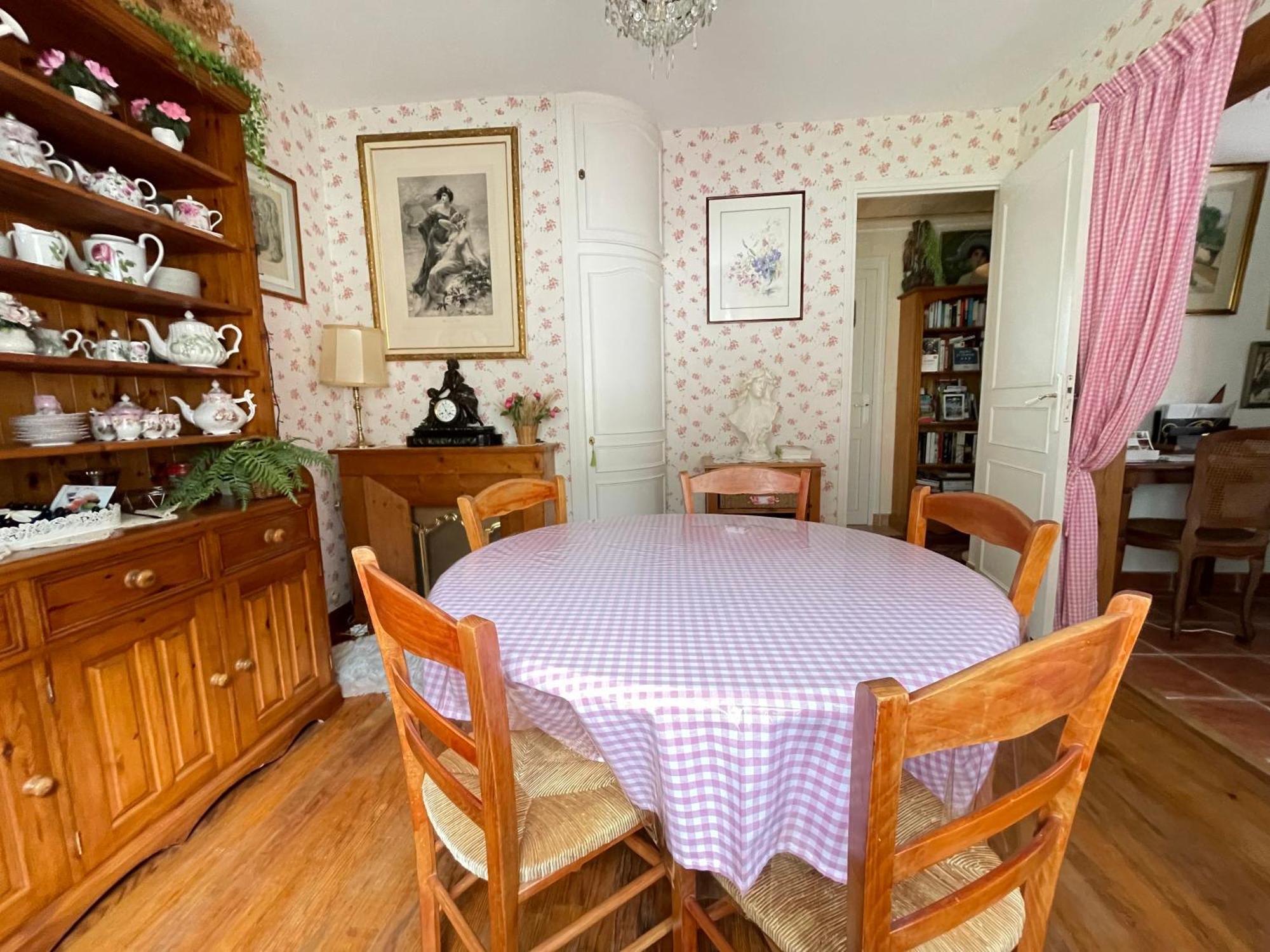 Maison Bayeux: Charming Garden Retreat Near Centre Holiday home *